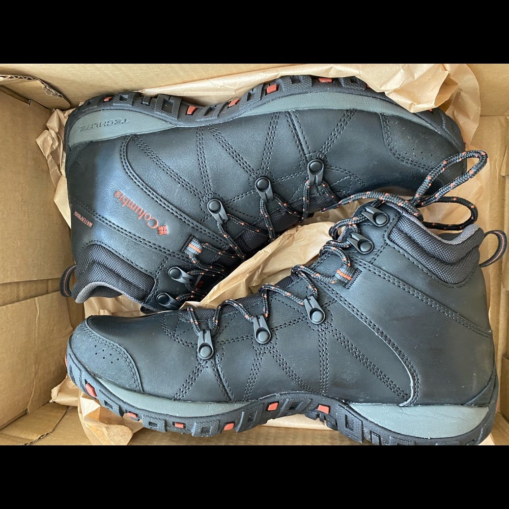 Columbia Boots Men’s 8 like new!!